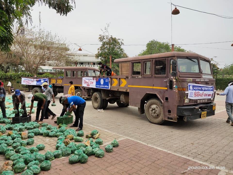 Gulmohar Greens donates 10,000 plus vegetable packets & Grocery kits for the needy till date